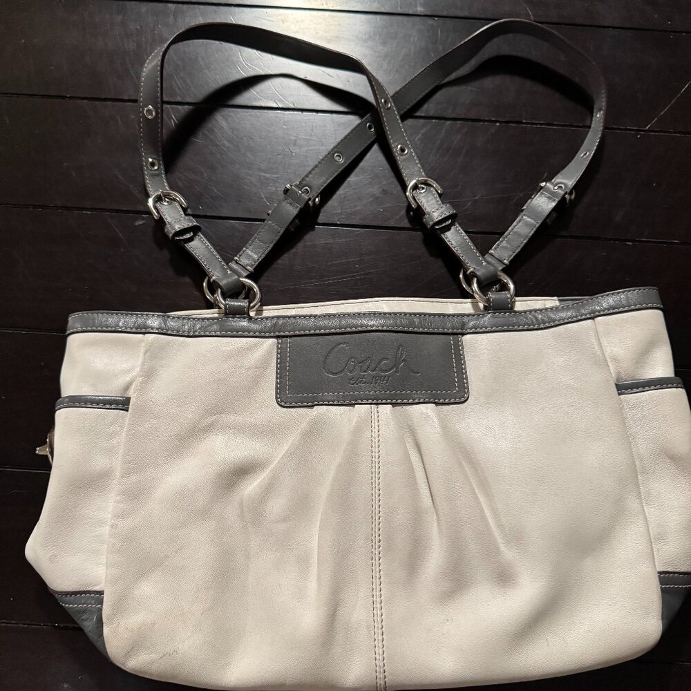 Coach East West Gallery white and grey hand bag